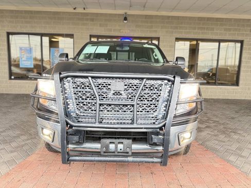 Used 2019 Nissan Titan SV w/ SV Convenience Package image 21