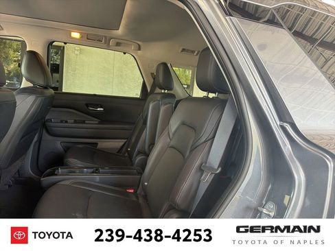 Used 2023 Nissan Pathfinder SL w/ SL Premium Package FWD image 16