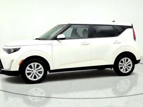 Used 2025 Kia Soul LX FWD image 8
