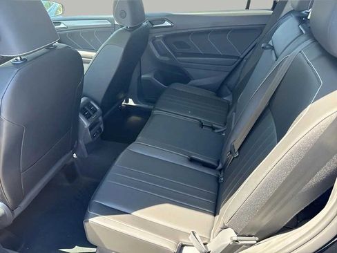 Certified 2024 Volkswagen Tiguan SE w/ Panoramic Sunroof Package image 8