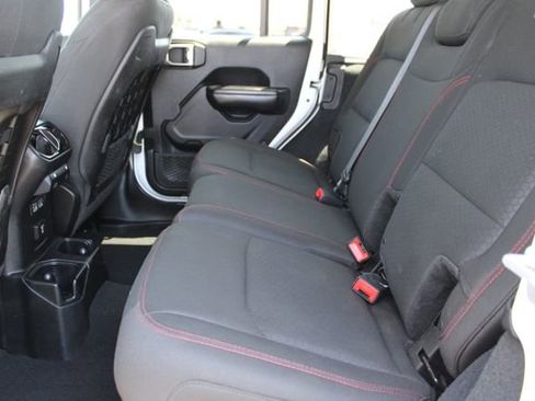 Used 2018 Jeep Wrangler Unlimited Rubicon AWD/4WD image 40