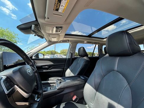 Certified 2024 Toyota Grand Highlander AWD image 12