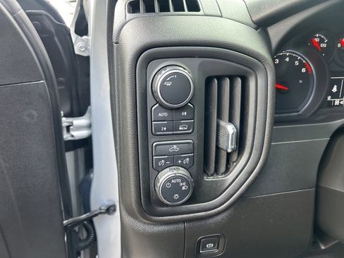 Certified 2022 Chevrolet Silverado 1500 Custom image 23