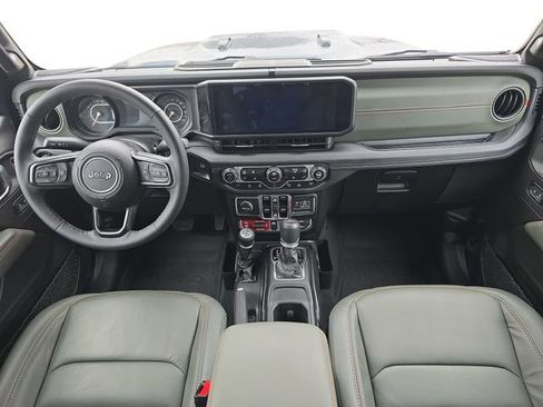 Used 2025 Jeep Gladiator Mojave AWD/4WD image 10