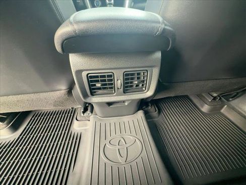 Used 2021 Toyota Venza XLE w/ Softex Package image 17