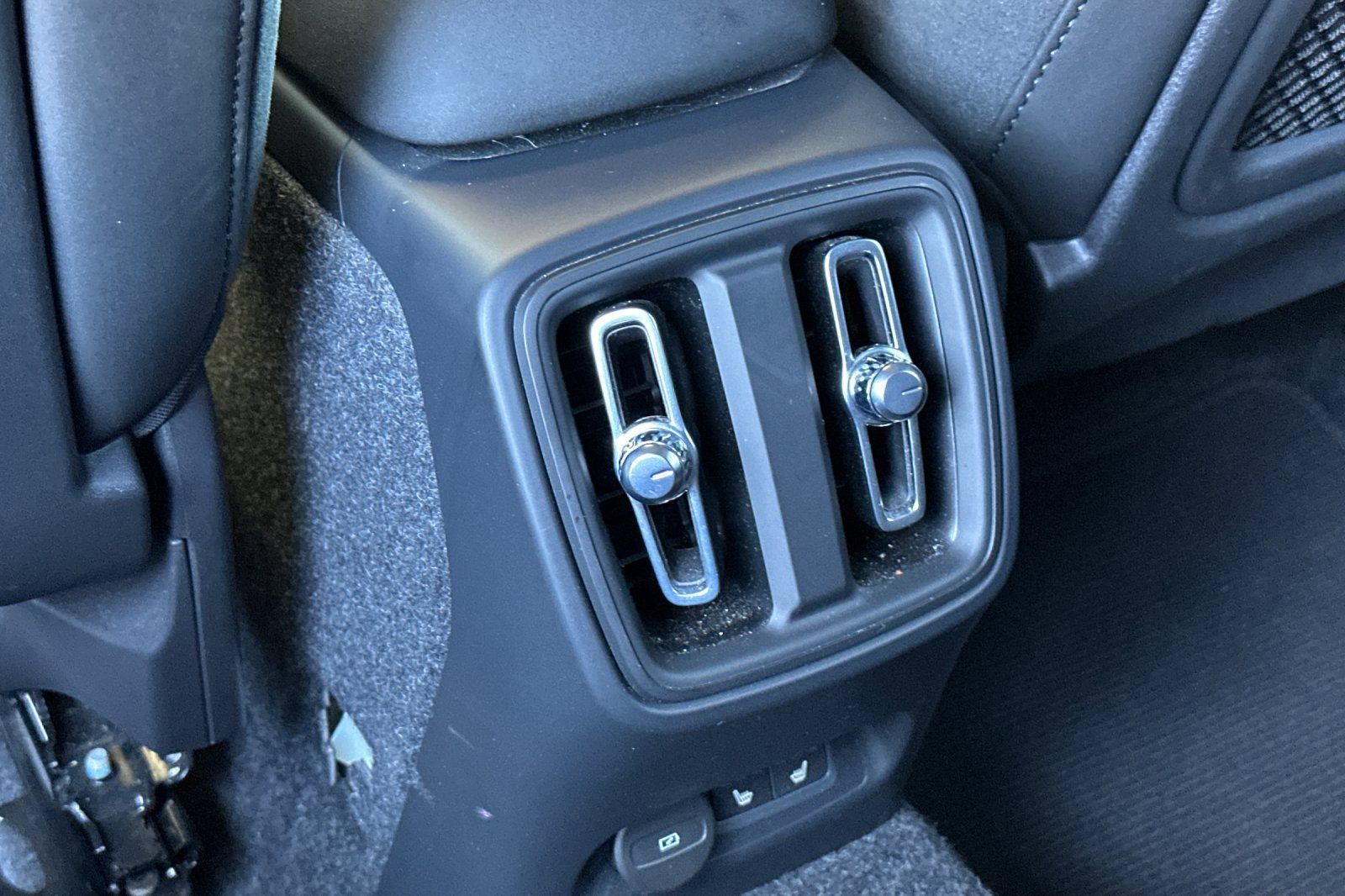 Used 2023 Volvo XC40 Recharge Ultimate w/ Protection Package Premier AWD/4WD image 15