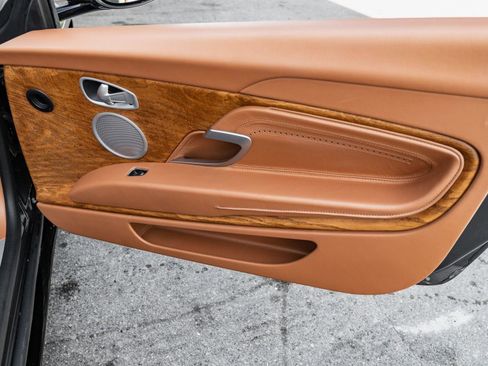 Used 2019 Aston Martin DB11 Volante image 44