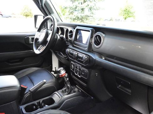 Used 2020 Jeep Wrangler Unlimited Sahara image 32