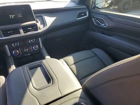 Used 2024 GMC Yukon XL SLT w/ SLT Luxury Package image 17