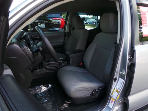 Used 2018 Toyota Tacoma SR w/ SR Convenience Package RWD image 7