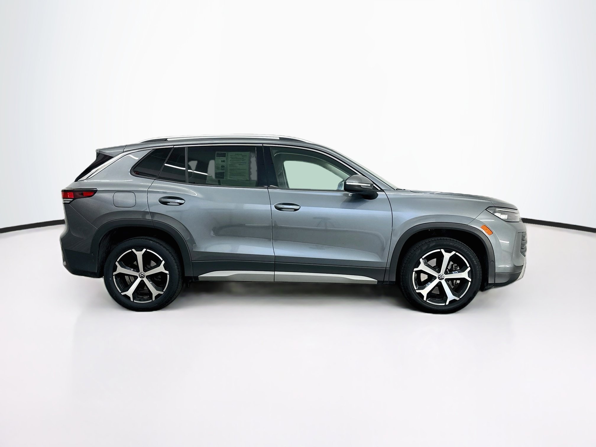 Used 2026 Volkswagen Tiguan SE AWD/4WD image 10