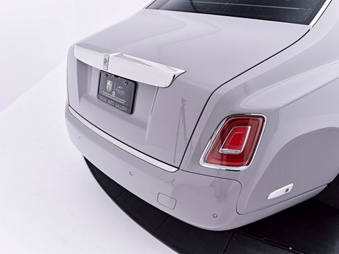 Used 2024 Rolls-Royce Phantom Sedan w/ The Phantom Package RWD image 29