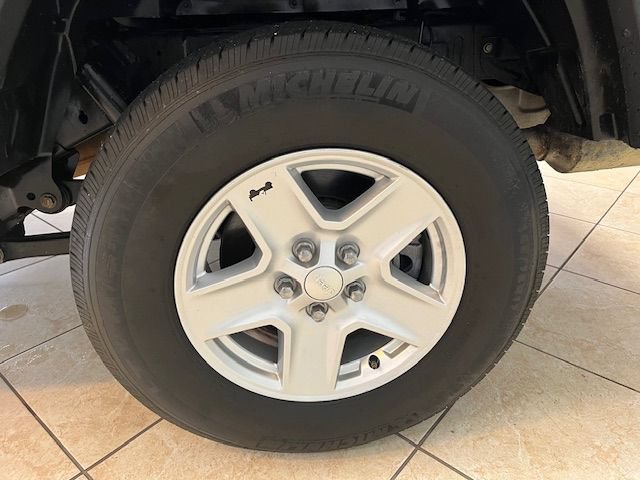 Used 2020 Jeep Gladiator Sport w/ Quick Order Package 24S AWD/4WD image 18