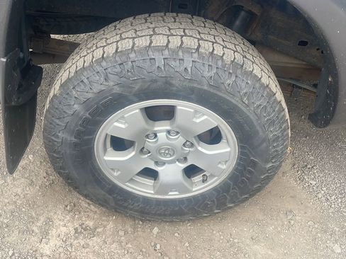 Used 2015 Toyota Tacoma 4x4 Double Cab w/ SR5 Package image 23