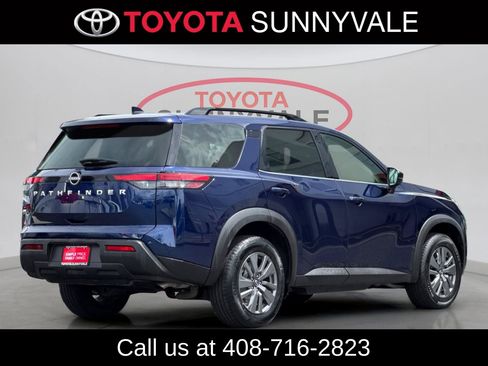 Used 2025 Nissan Pathfinder SV FWD image 3
