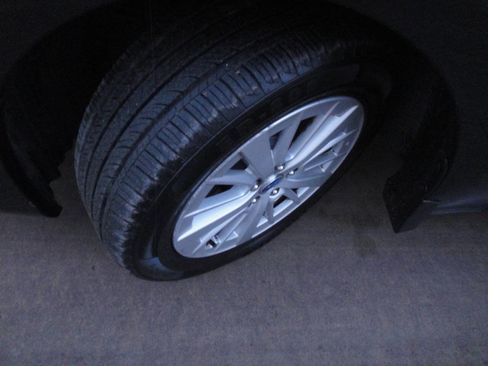 Used 2017 Subaru Impreza 2.0i Premium image 19