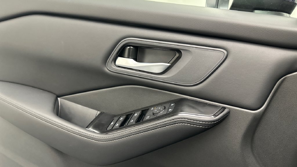 New 2026 Nissan Rogue SV AWD/4WD image 13