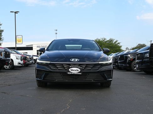 Used 2024 Hyundai Elantra Blue FWD image 2