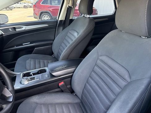 Used 2017 Ford Fusion SE image 5