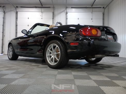 Used 1999 MAZDA MX-5 Miata RWD image 30