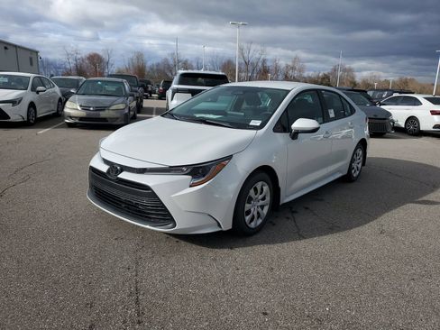 New 2026 Toyota Corolla LE FWD image 2