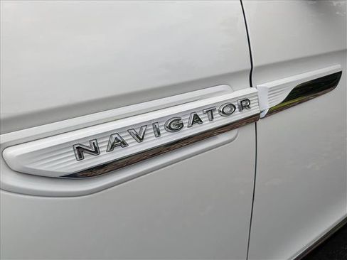 Used 2023 Lincoln Navigator L Reserve AWD/4WD image 10