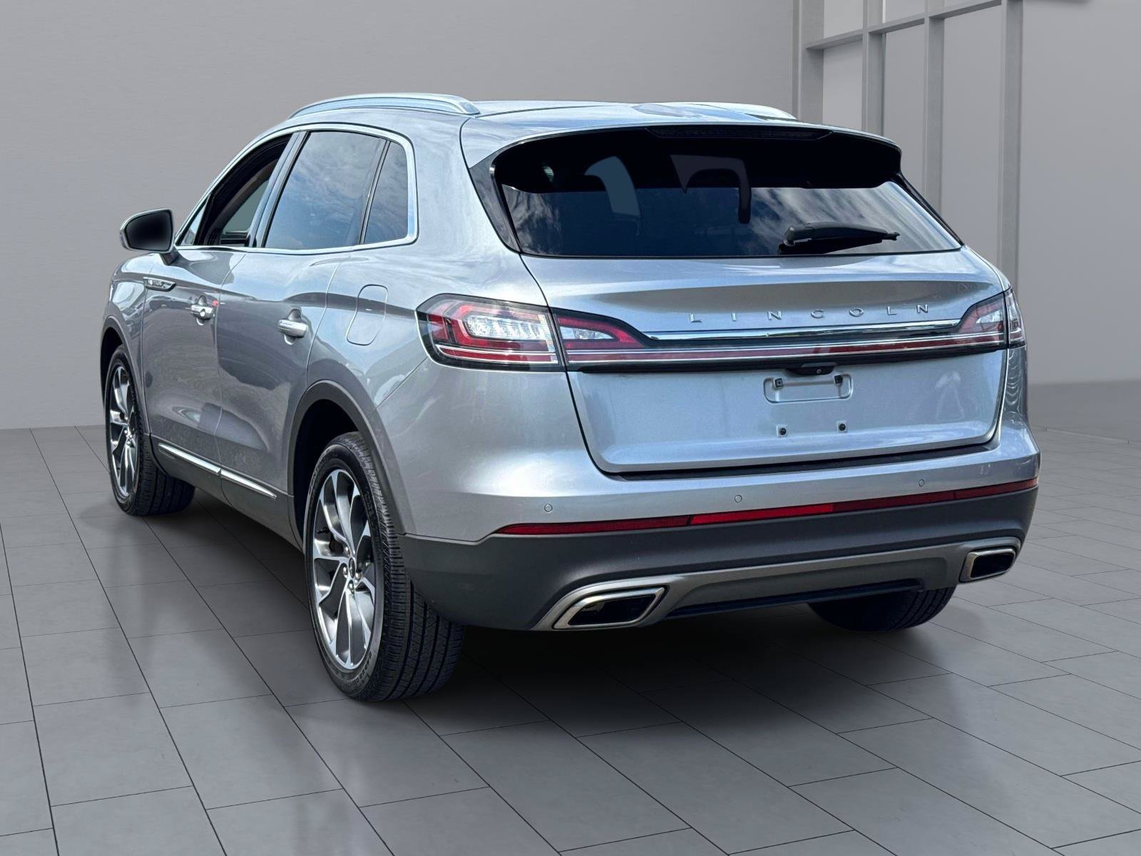 Used 2023 Lincoln Nautilus Reserve w/ Luxury Package AWD/4WD image 4