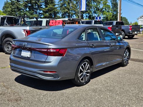 Used 2025 Volkswagen Jetta SE FWD image 5
