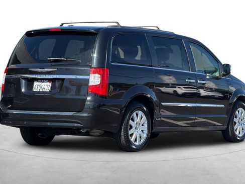 Used 2012 Chrysler Town & Country Touring-L w/ Entertainment Group #2 FWD image 6