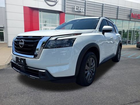 Used 2025 Nissan Pathfinder SV AWD/4WD image 4