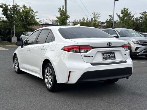 Used 2025 Toyota Corolla LE FWD image 5