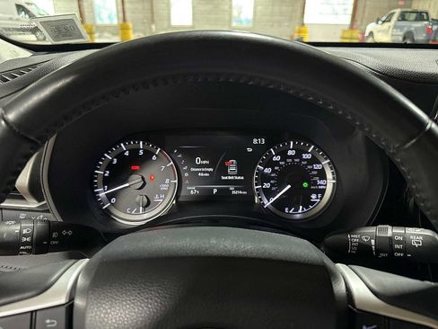 Used 2023 Toyota Highlander LE AWD/4WD image 33