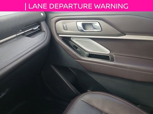 Used 2025 Ford Explorer Platinum RWD image 14