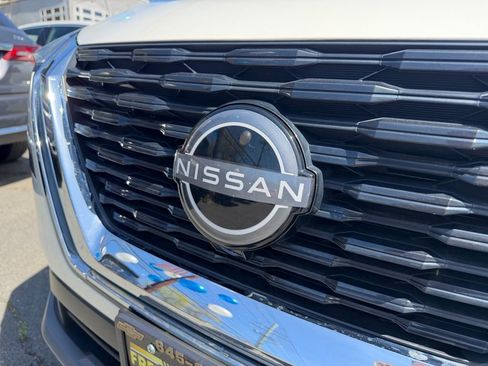 Used 2023 Nissan Rogue SV image 10