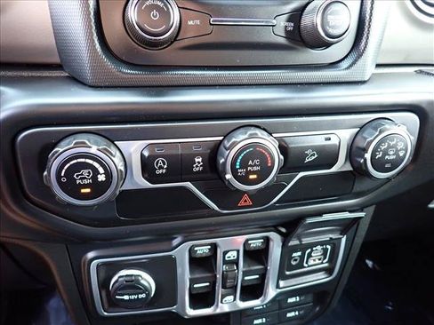 Used 2018 Jeep Wrangler Unlimited Sport S AWD/4WD image 18