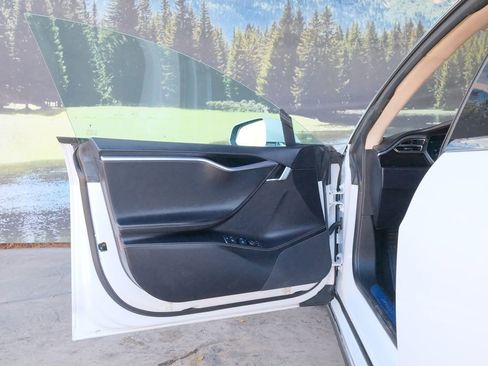Used 2015 Tesla Model S 70 RWD image 10
