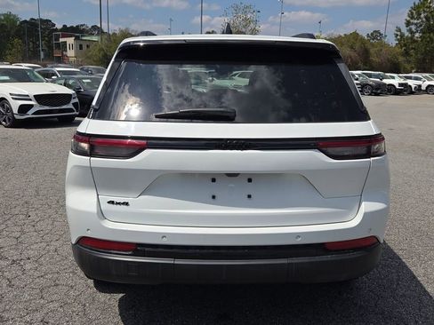 Used 2024 Jeep Grand Cherokee Altitude image 11