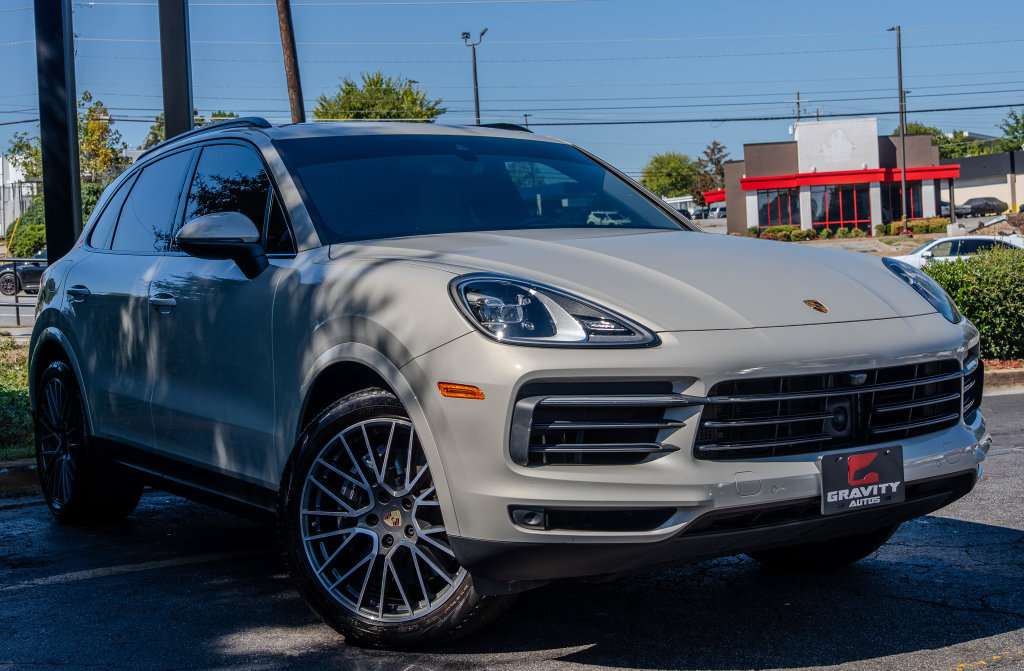 Used 2023 Porsche Cayenne w/ Premium Package AWD/4WD image 3