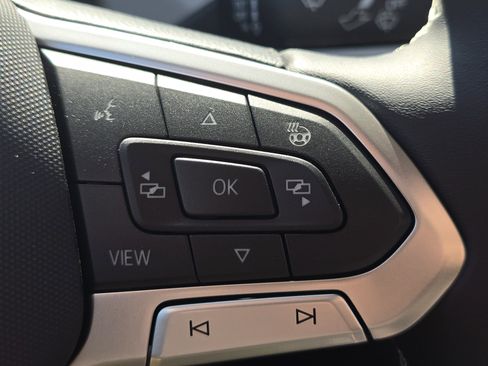 New 2025 Volkswagen Taos SE image 12