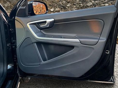 Used 2016 Volvo V60 T5 Cross Country w/ Climate Package image 21