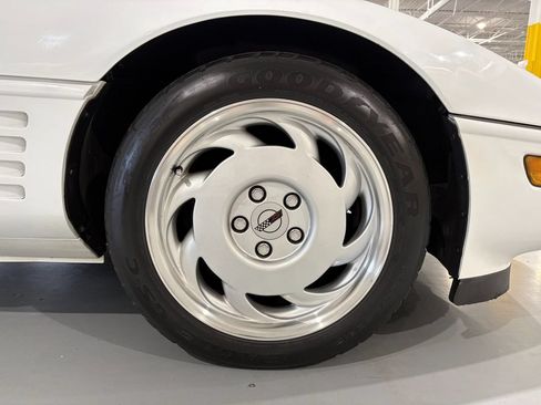 Used 1991 Chevrolet Corvette Convertible RWD image 40