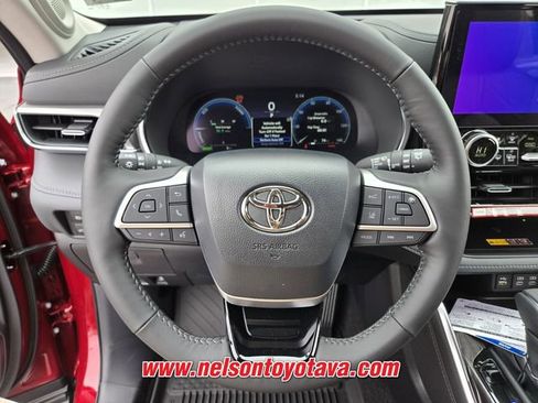 New 2026 Toyota Highlander Platinum AWD/4WD image 13
