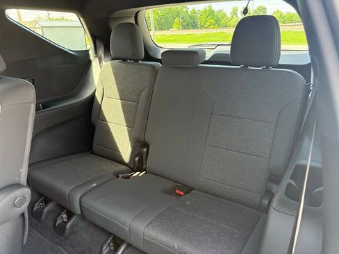 Used 2025 Chevrolet Traverse LT FWD image 13