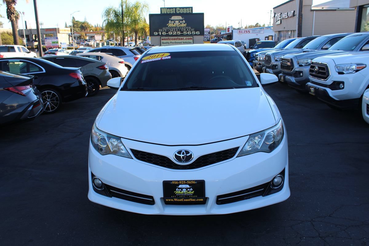 Used 2014 Toyota Camry SE FWD image 3