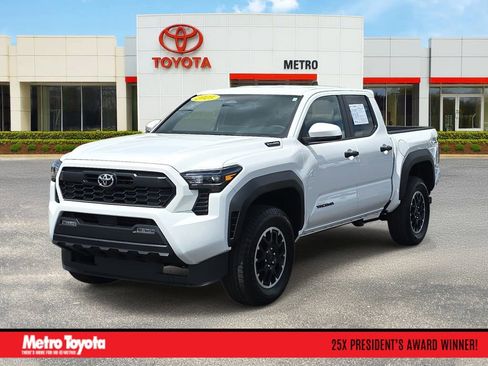 Used 2025 Toyota Tacoma TRD Off-Road AWD/4WD image 1