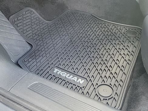 Used 2024 Volkswagen Tiguan S image 18