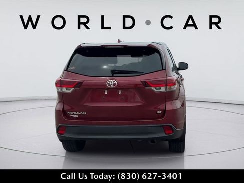 Used 2019 Toyota Highlander SE FWD image 7