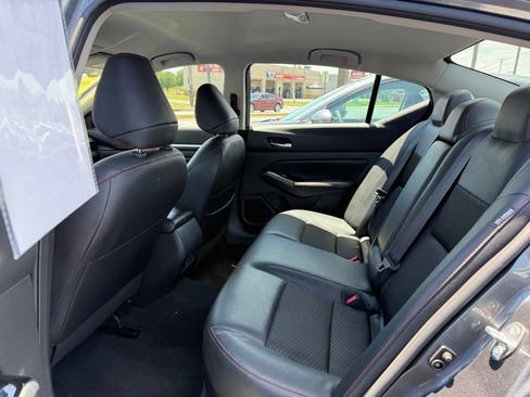 Used 2024 Nissan Altima 2.5 SR FWD image 12