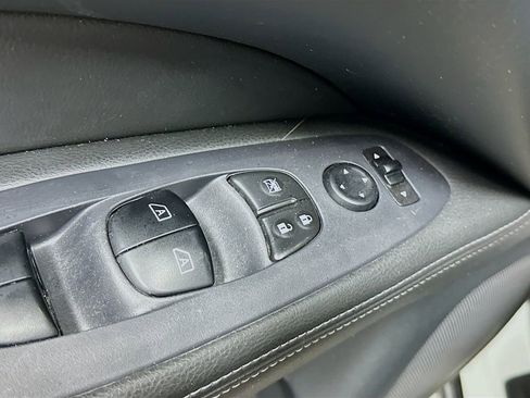 Used 2018 Nissan Pathfinder SV AWD/4WD image 20