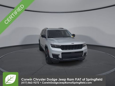 Used 2023 Jeep Grand Cherokee L Limited w/ Black Appearance Package AWD/4WD image 3